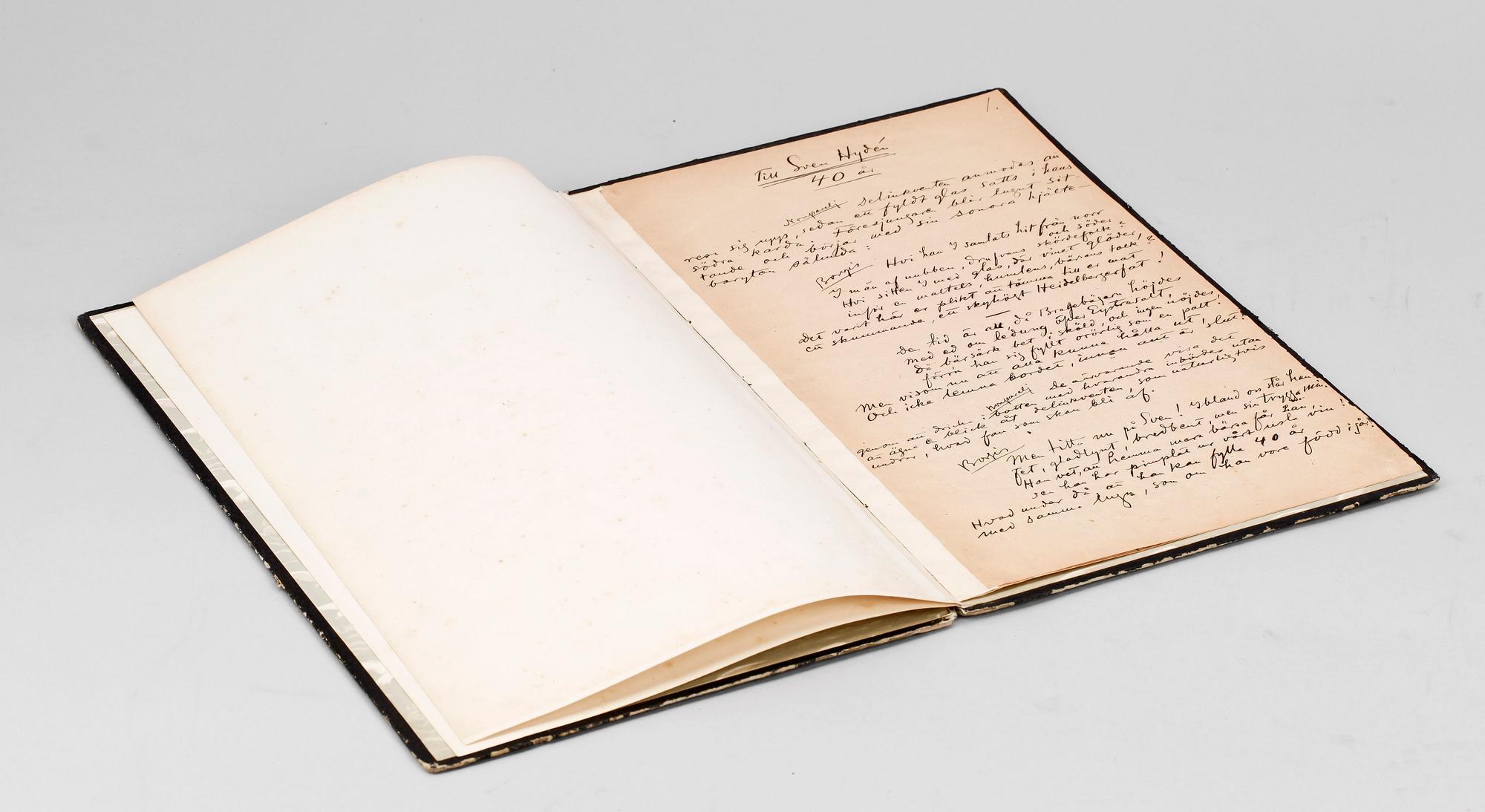 HYLLNINGSHANDSKRIFT I PÄRM, tillägnad Sven Hydén av Albert Engström.
