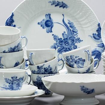KAFFESERVIS, porslin, 29 delar, "Blå blomst", Royal Copenhagen.