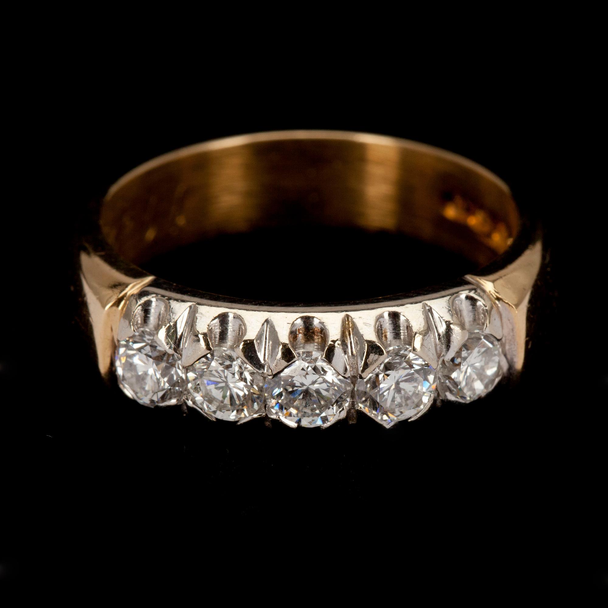 RING, guld 18K, 5 st, briljantslipade diamanter tot. 1 ct. Finska importstämplar, Kultakeskus 2001.
