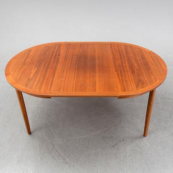 Matbord, fanerat med valnöt, 1900-talets andra hälft,