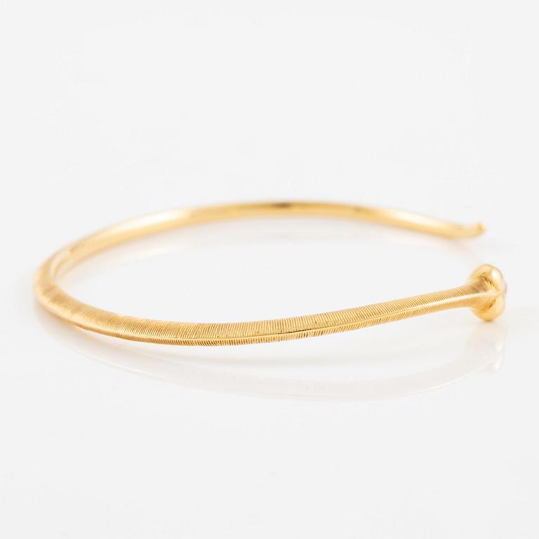 An Ole Lynggaard bracelet 18K gold in the shape of a snake.