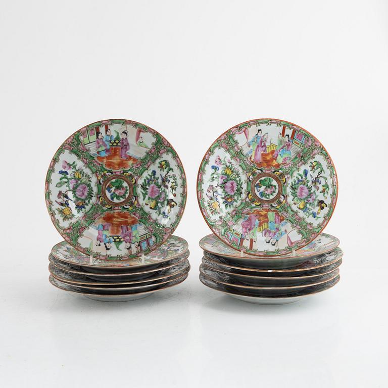 A set of twelve Chinese Canton porcelain plates, 20th century.