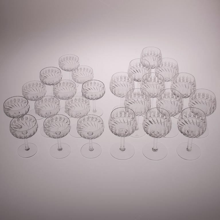 GLASSERVIS, 84 delar, slipad kristall "Leo", Riihimäki/Notsjö, 1900-talets andra.