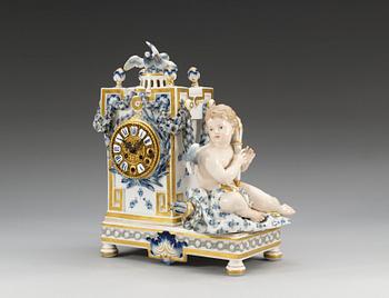 A Meissen table clock, ca 1900.