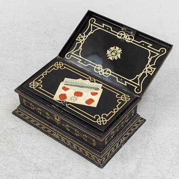 Bord med skrin, Ersbach und Hausness Blechwarenfabrik, Dresden, 1880-tal.