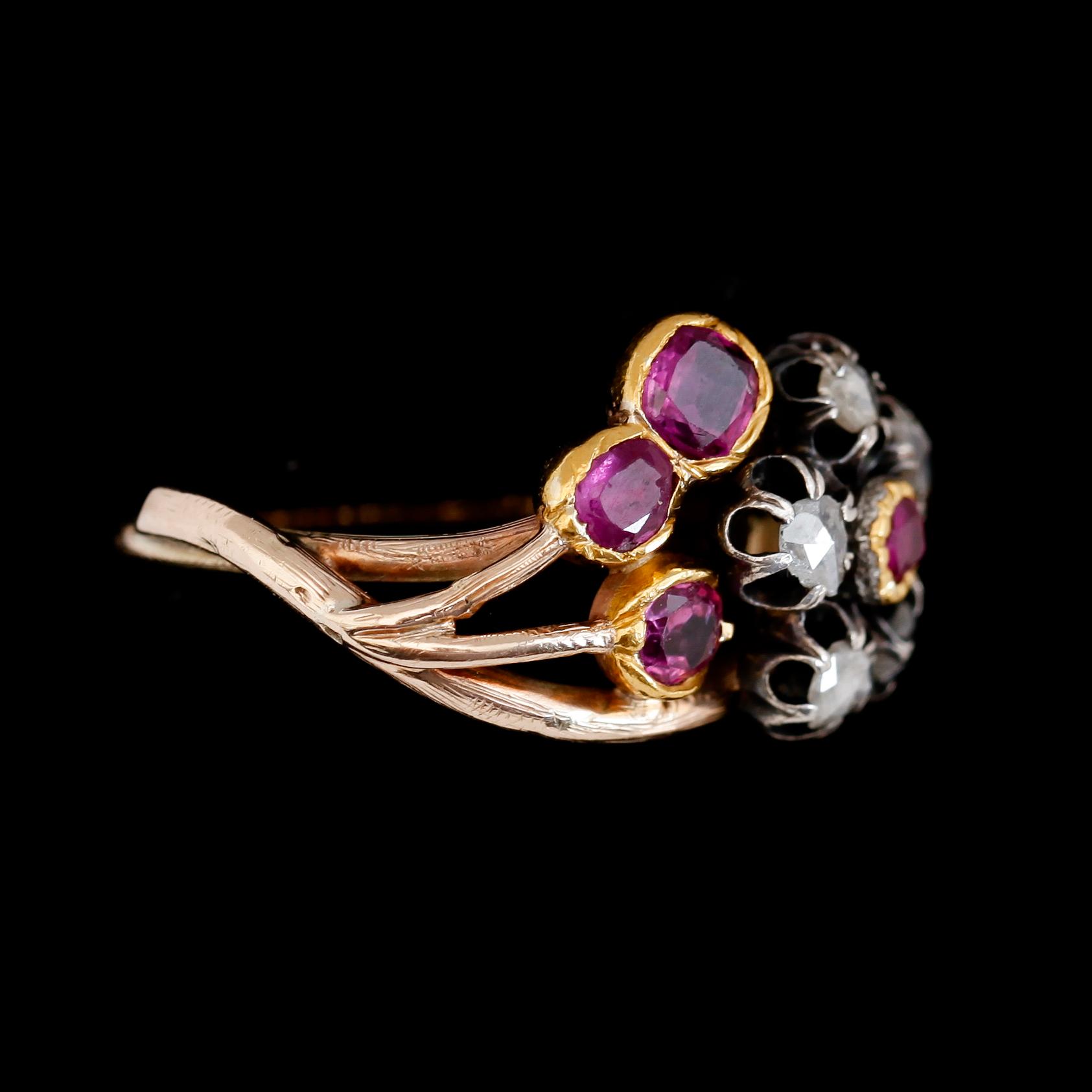 RING, 14K guld/silver, 5 rosenstenar samt 4 rubiner, 1900-talets första hälft.