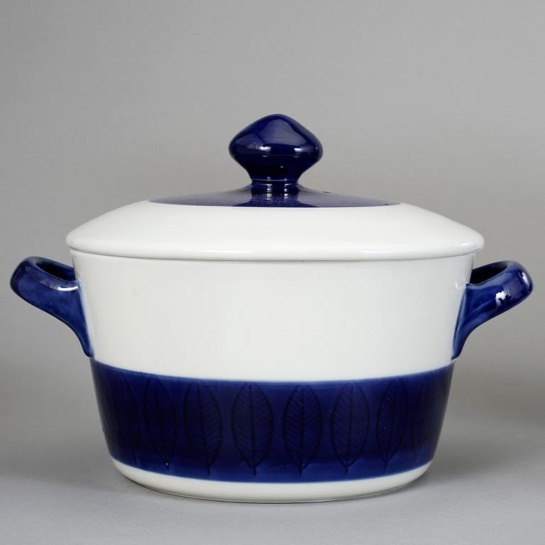 MAT-, KAFFE- & TESERVISDELAR, 41 st. "Koka blå", Rörstrand. Formgiven av Hertha Bengtsson, i produktion 1956-1988.