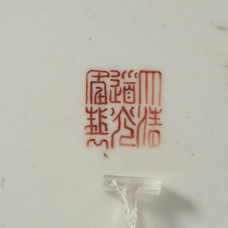 SKÅL, porslin. Qing dynastin med Daoguangs märke och period i rött (1821-50).