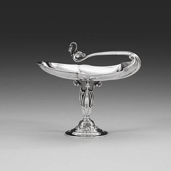 562. GEORG JENSEN, tazza, Köpenhamn 1926, design nr 285.