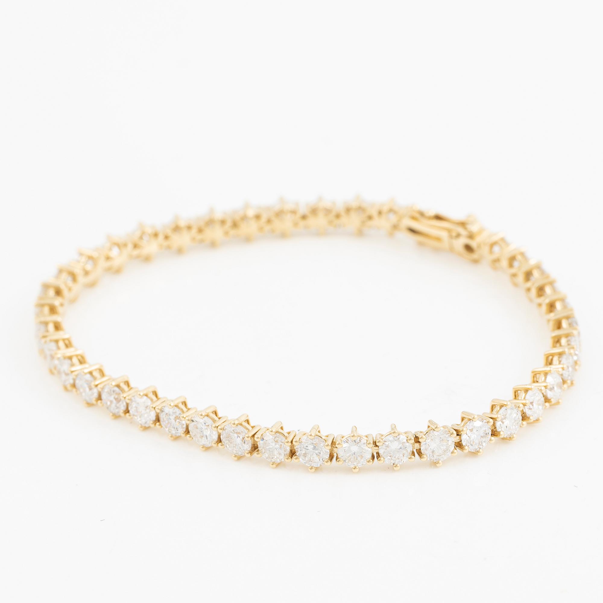 Tennis bracelet in 18K gold with brilliant-cut diamonds.