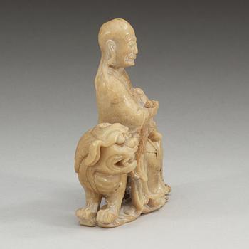A carved stone figure, late Qing dynasty (1644-1912).