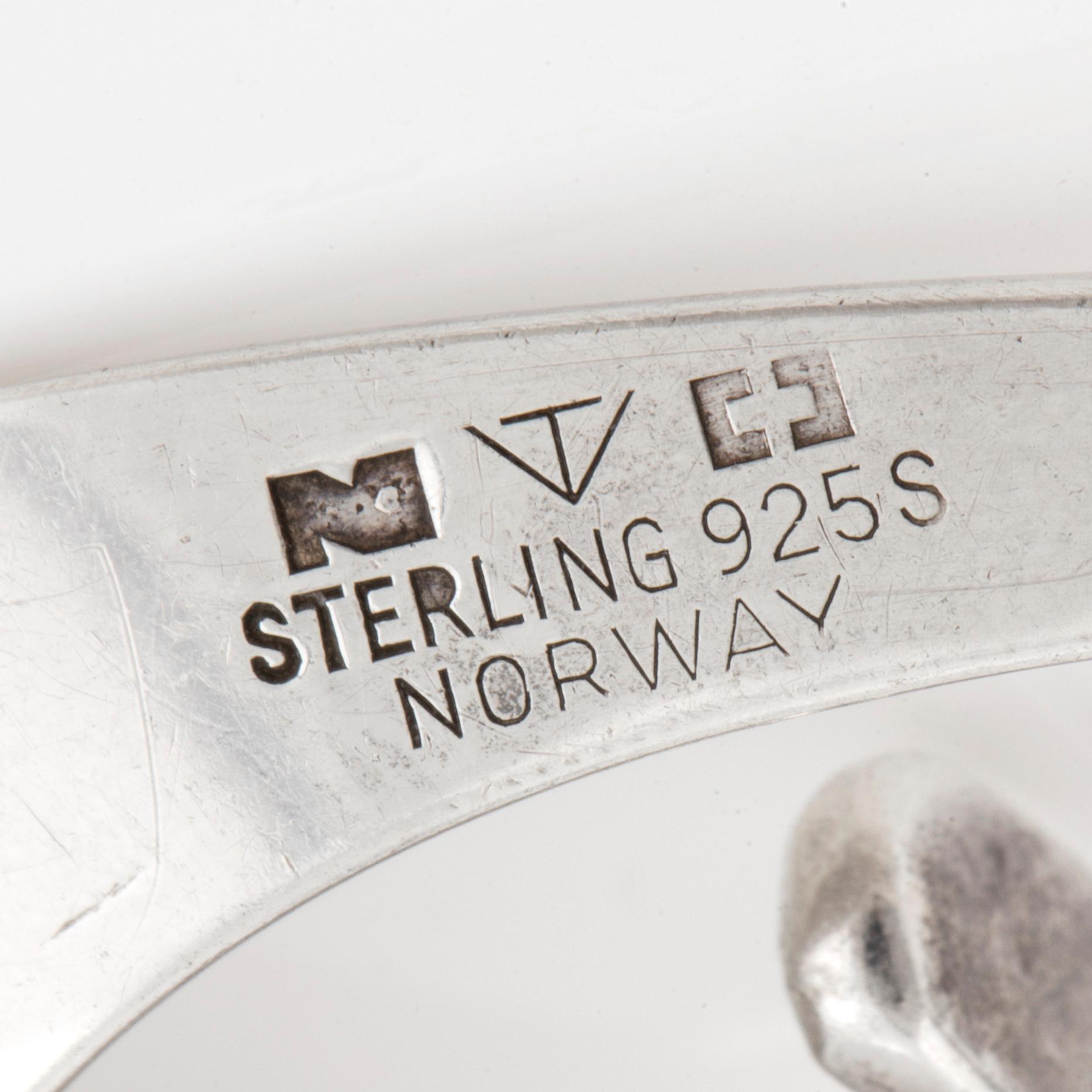 TONE VIGELAND, ett par 'Slynge – Sling' örhängen, sterlingsilver.