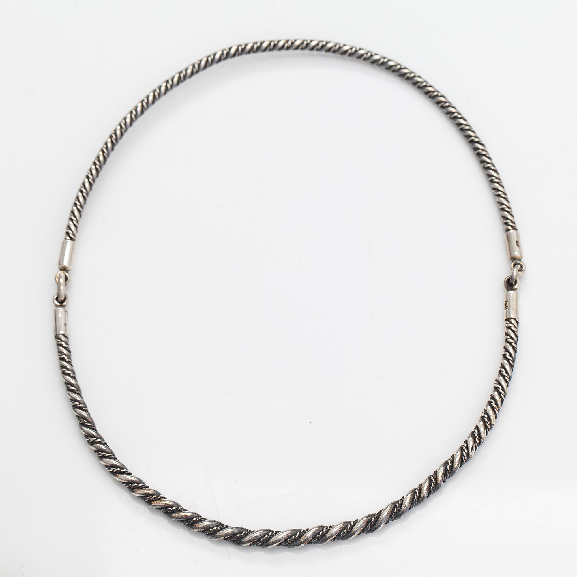 Halsband, ring och armband, silver. Helsingfors 1980-90-tal.