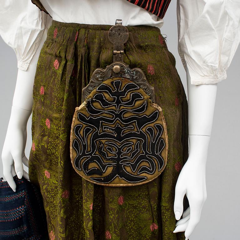 FOLKDRÄKT, 15 delar, Ovanåker, Hälsingland, 1800-1900-tal.