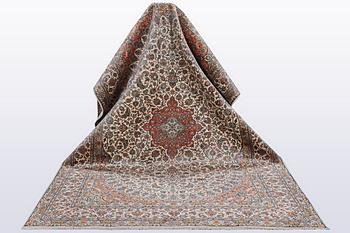 A carpet, Kashmir silke 307 x 220 cm.