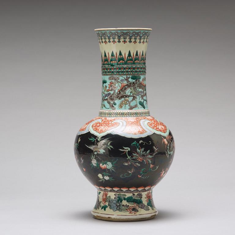 A famille noire vase, late Qing dynasty, 19th Century.