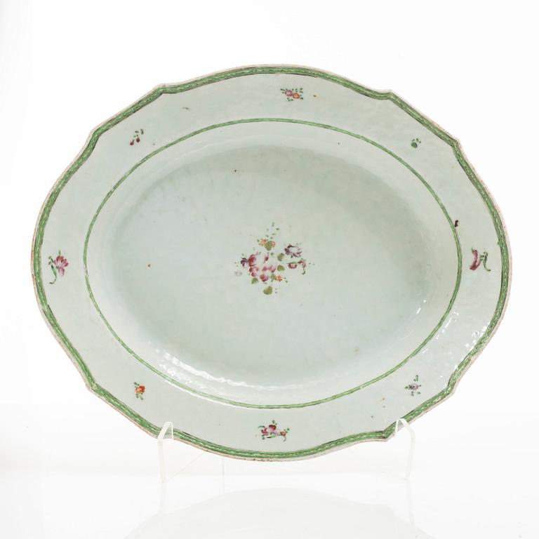 Smörterrin, terrinfat och bålskål, kompaniporslin, Kina, Qingdynastin, 1700-tal.