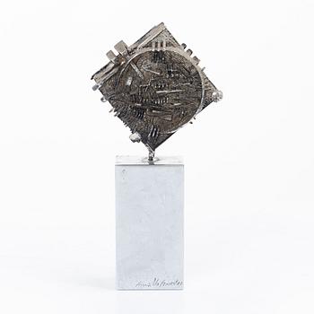 Arnaldo Pomodoro, "Piccola scultura".