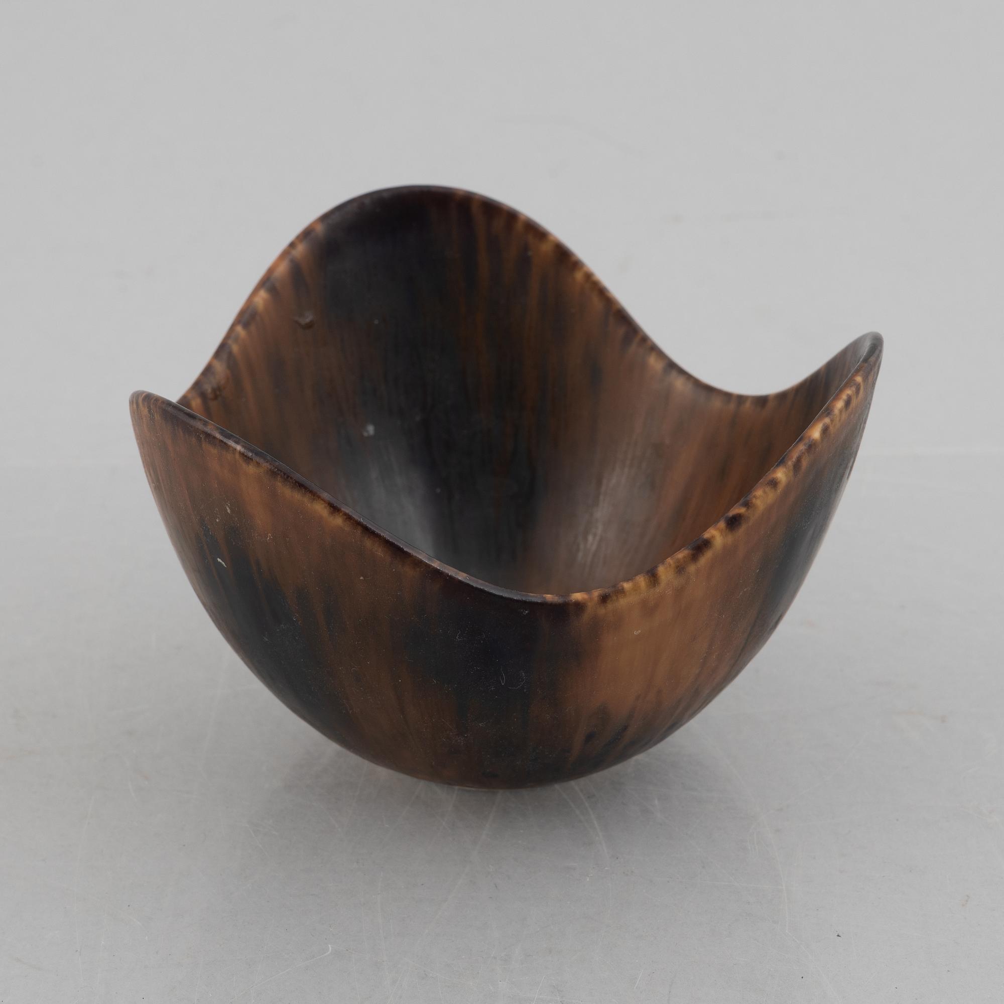 Gunnar Nylund, five pieces of stoneware, Rörstrand, Sweden.