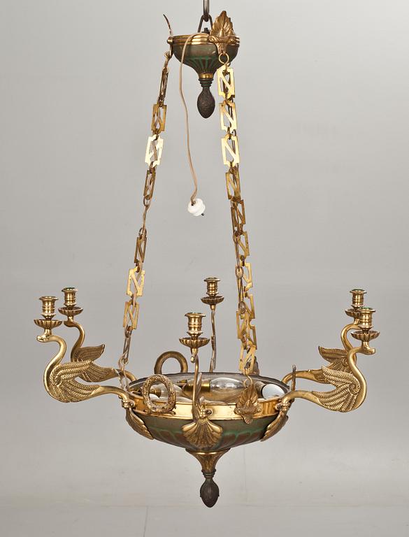 AMPEL, empire-stil, 1900-tal.
Höjd 105 cm.