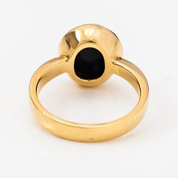 Ring, 18K guld och svart opal ca 1.35 ct.