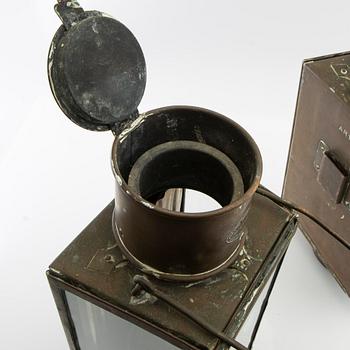 Skottlyktor ett par 1900-talets första hälft.