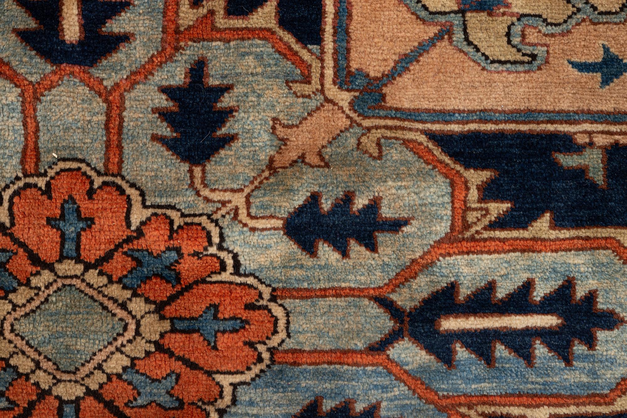 Matta Heriz, ca 365 x 350 cm.