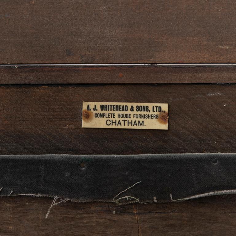 Vitrinskåp, 1900-tal, A.J. Whitehead & Sons, Ltd, England.