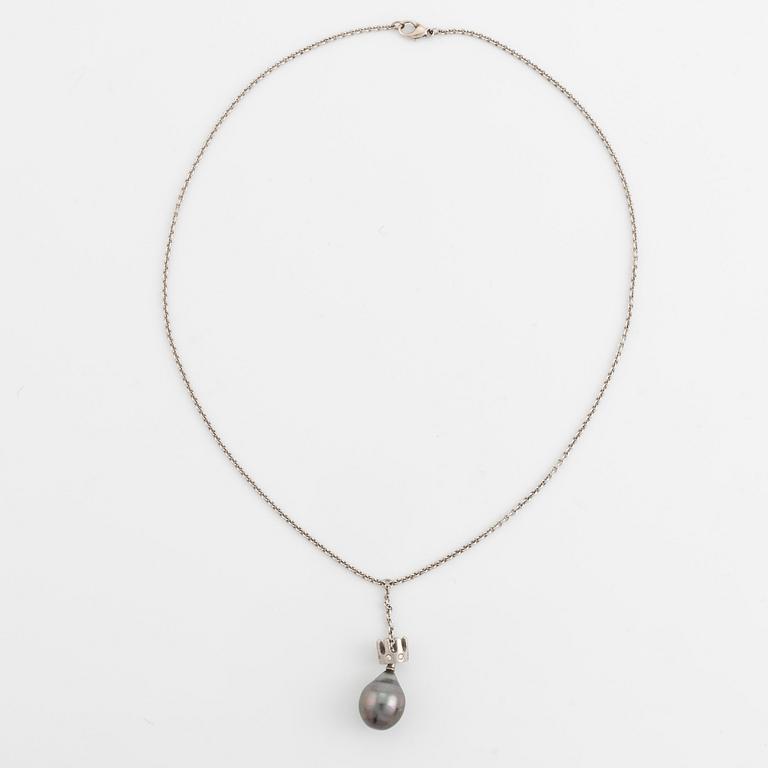 Cultured Tahiti pearl and brilliant cut diamond necklace.