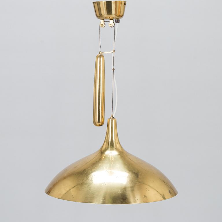 Paavo Tynell, taklampa, modell 1965 A, Taito / Idman 1900-talets mitt.