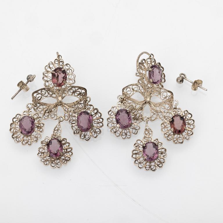 Earrings, three-part, filigree work in silver and glass.