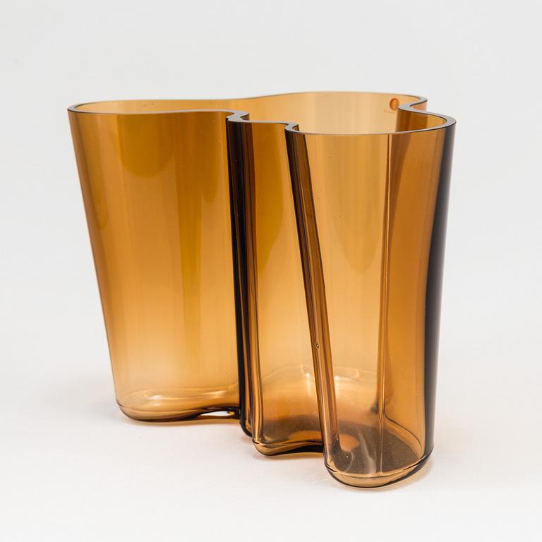 ALVAR AALTO, a "Savoy" glass vase fot iittala.