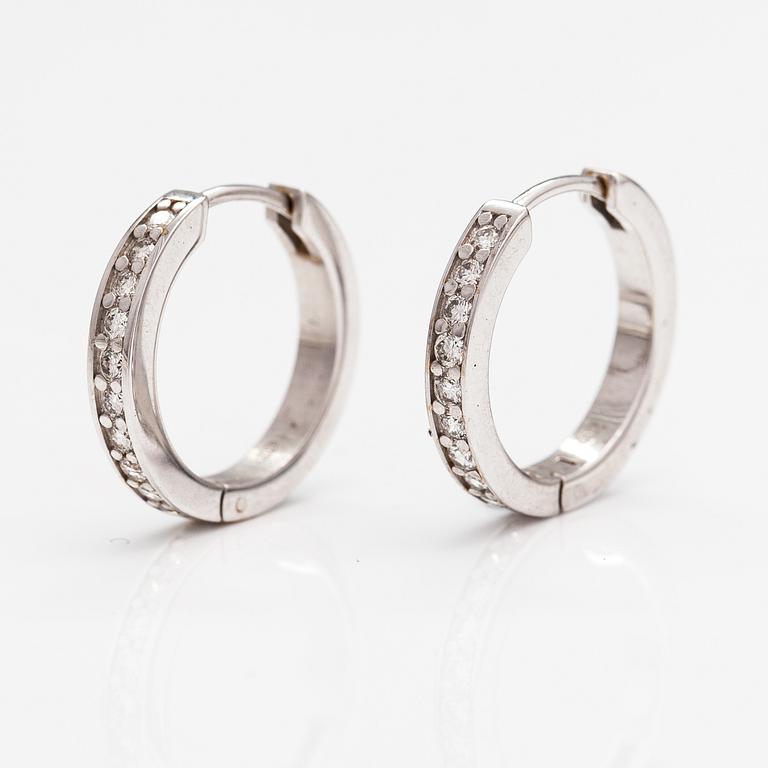 A pair of 14K white gold earrings with diamonds ca. 0.40 ct in total.