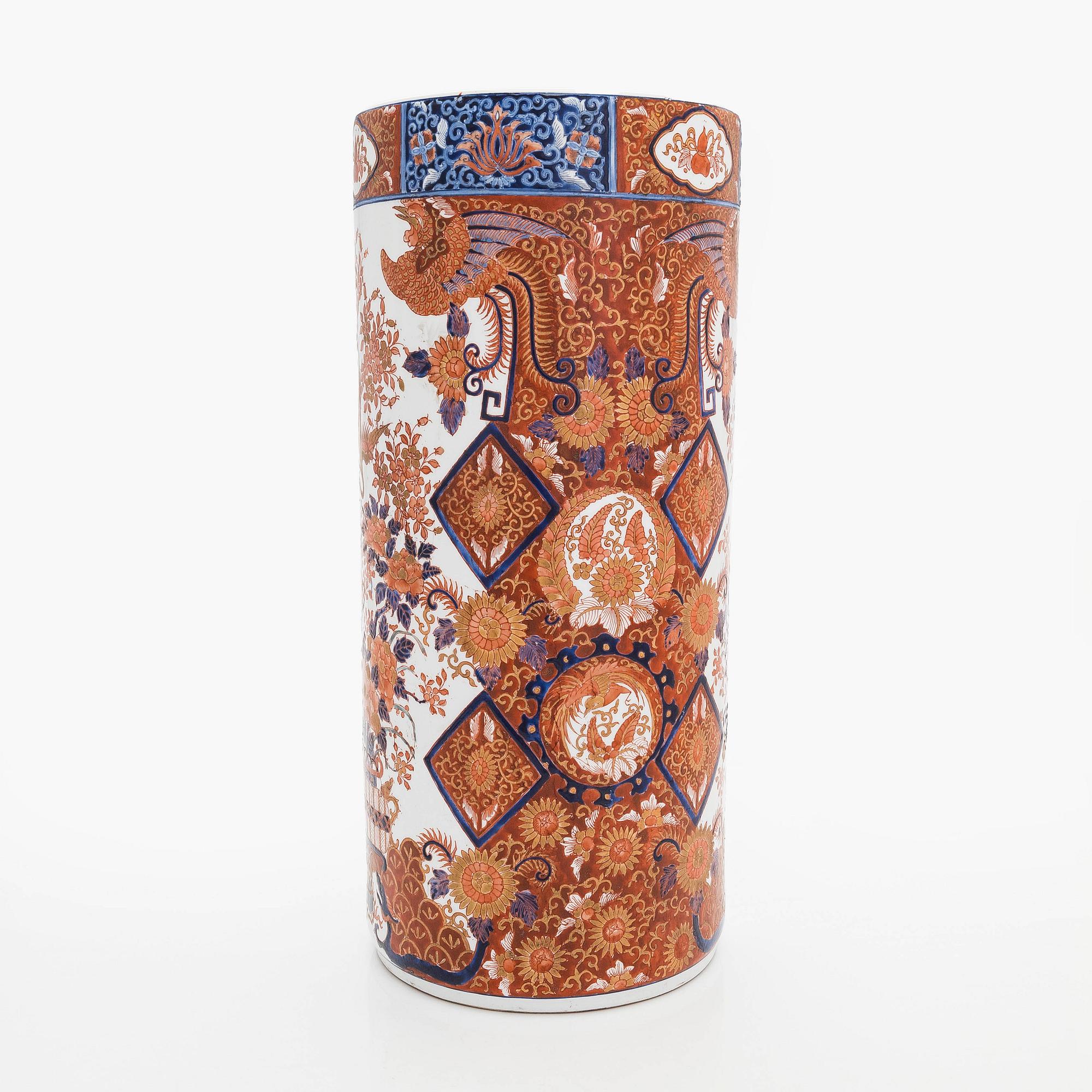 Paraplyställ, porslin, Japan, 1900-talets första hälft.