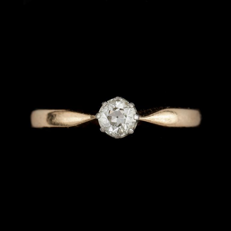 RING, 18k guld med briljantslipad diamant, ca 0,23 ct. Vikt ca 2,1 gram.