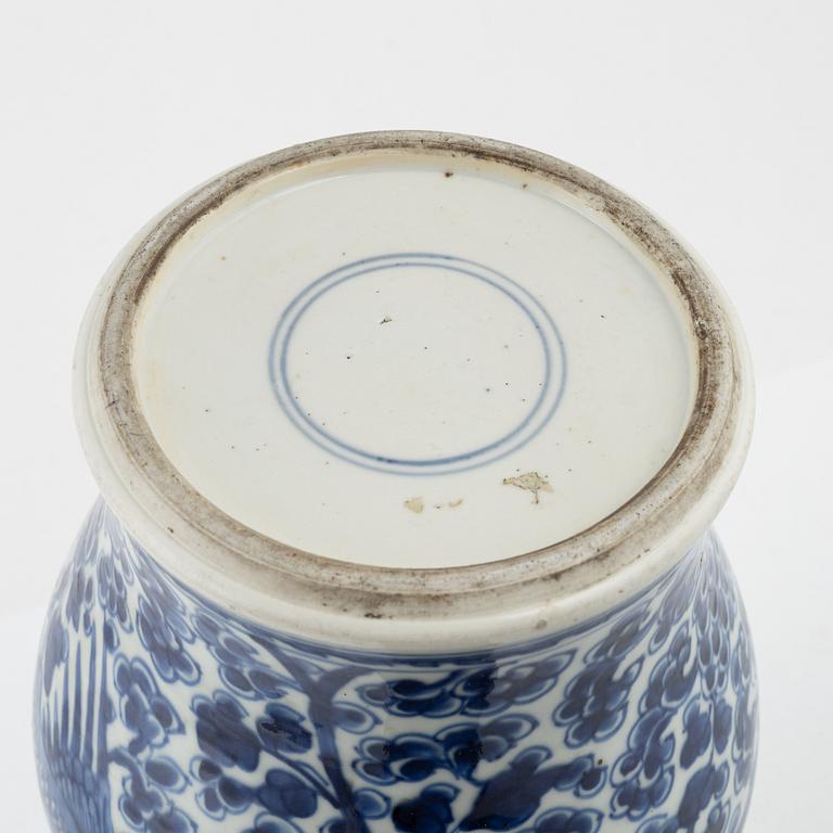 A blue and white porceline urn, China, 18th century.