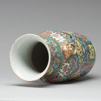 A Canton famille rose vase, Qing dynasty, 19th Century.