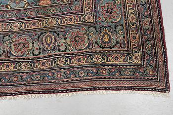 A semi-antique Tehran carpet, ca 384,5 x 288 cm.