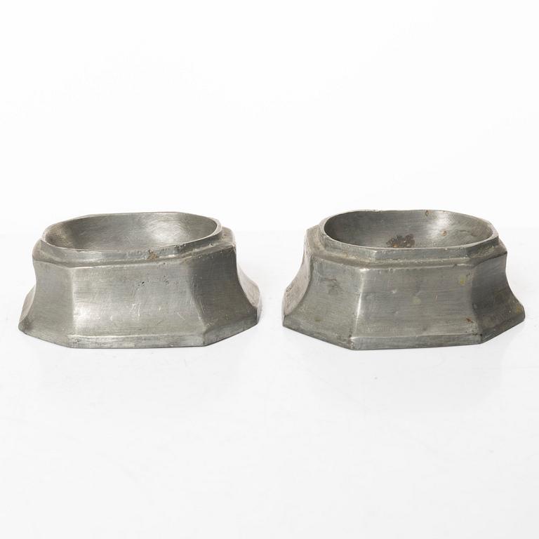 Rokoko, A pair of Swedish pewter salt cellars, 18th century.