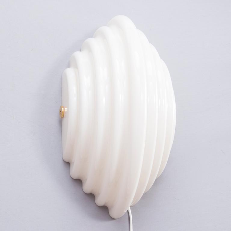 A "Kumo 2" wall lamp by  Kazuhide Takahma produced by Sirrah 1970:s.