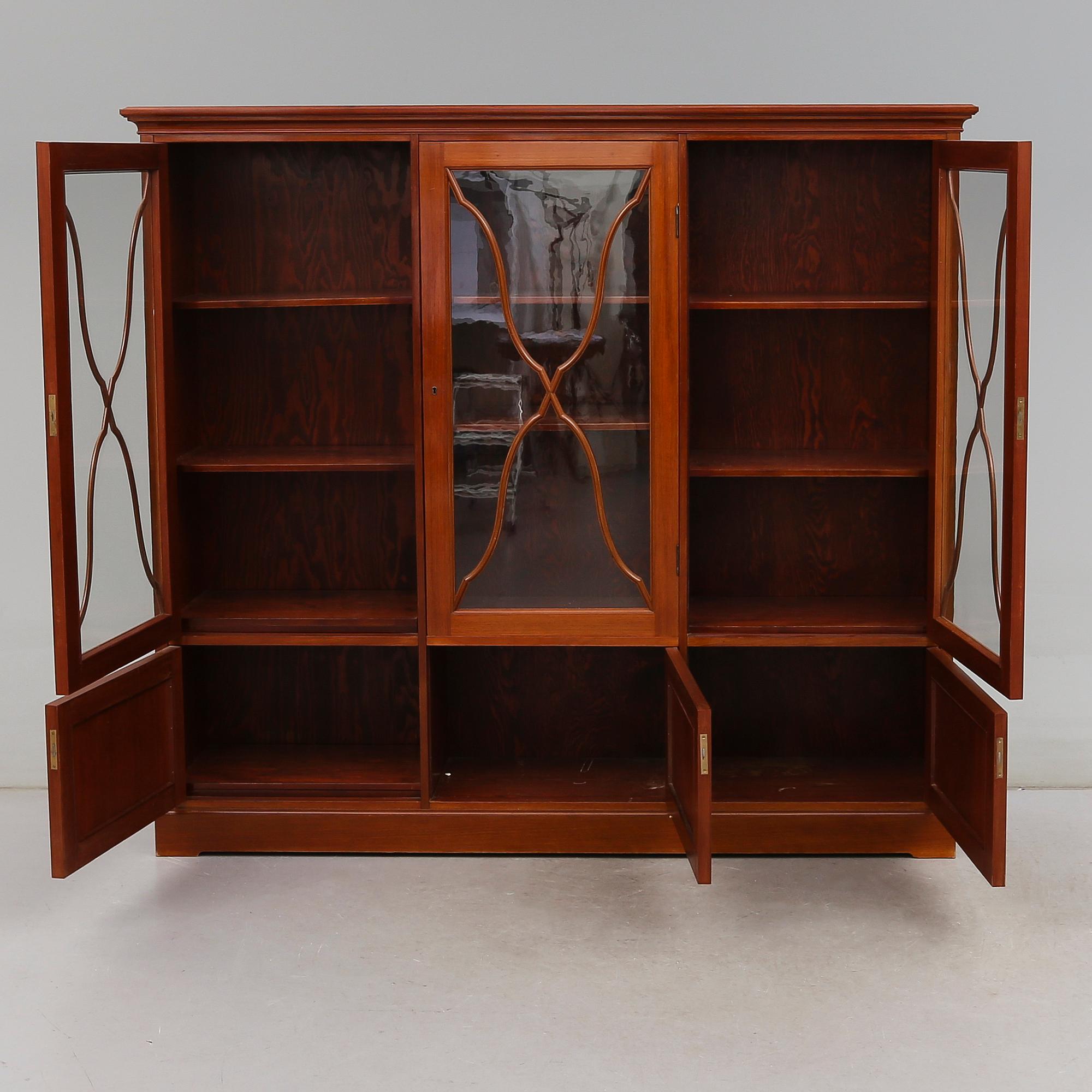 BOKSKÅP, 1900-talets första hälft.