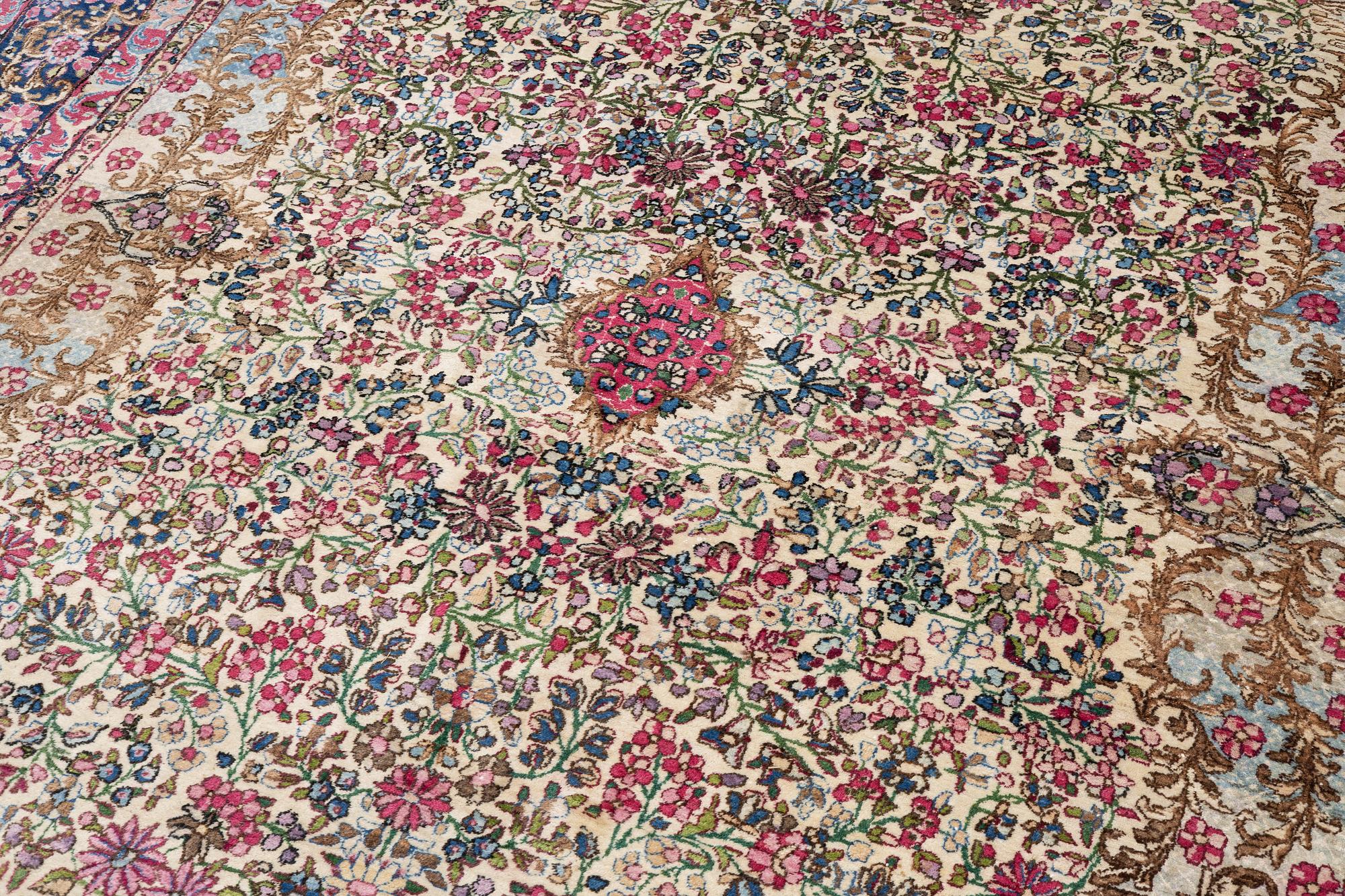 Matta, Kirman, ca 365 x 265 cm.