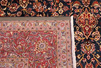 A Keshan carpet, approx. 475 x 304 cm.