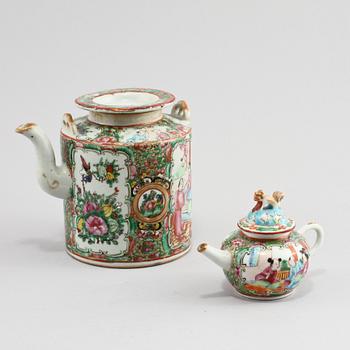KANNOR, 2 st, porslin, Kina, 1900-tal.