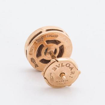 BVLGARI ÖRHÄNGEN 18K guld med 2 briljanter ca 0,40 ct totalt, "B.B." design, original ask och certifikat.
