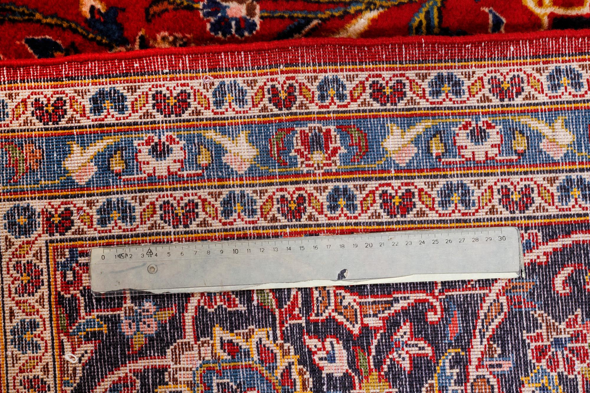 A KESHAN RUG, 401 x 300 cm.