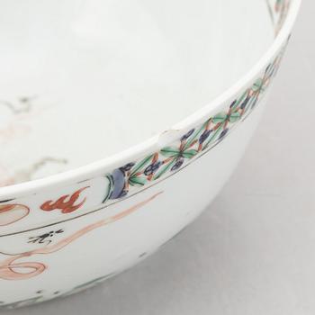 A wucai porcelain bowl, China, Qingdynasty, early 18th century.