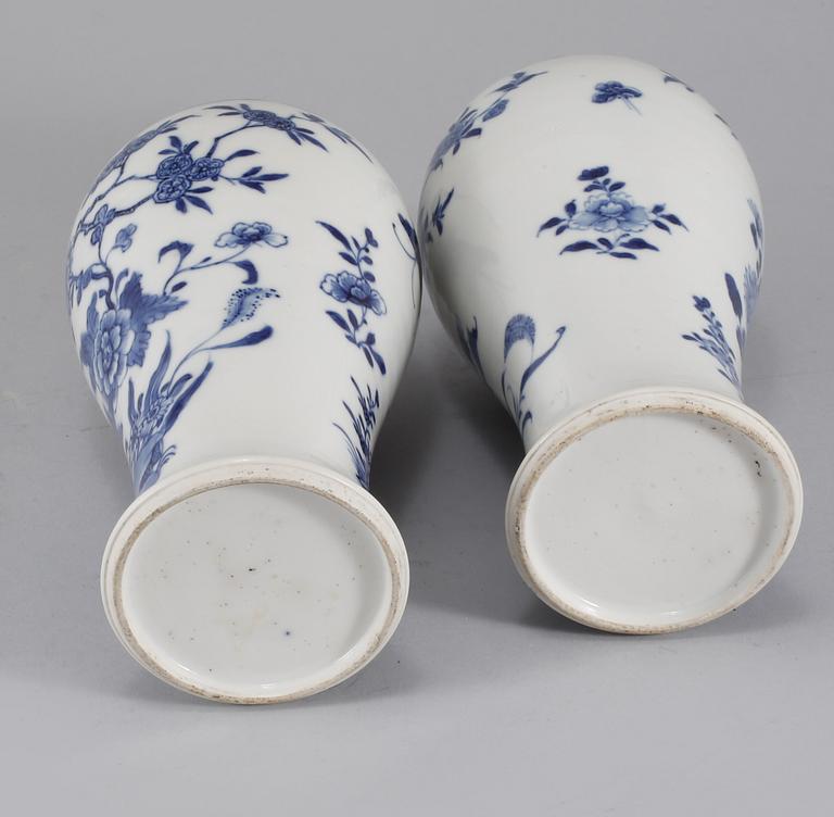 VASER, ett par, porslin, Kina, 1700-/1800-tal.