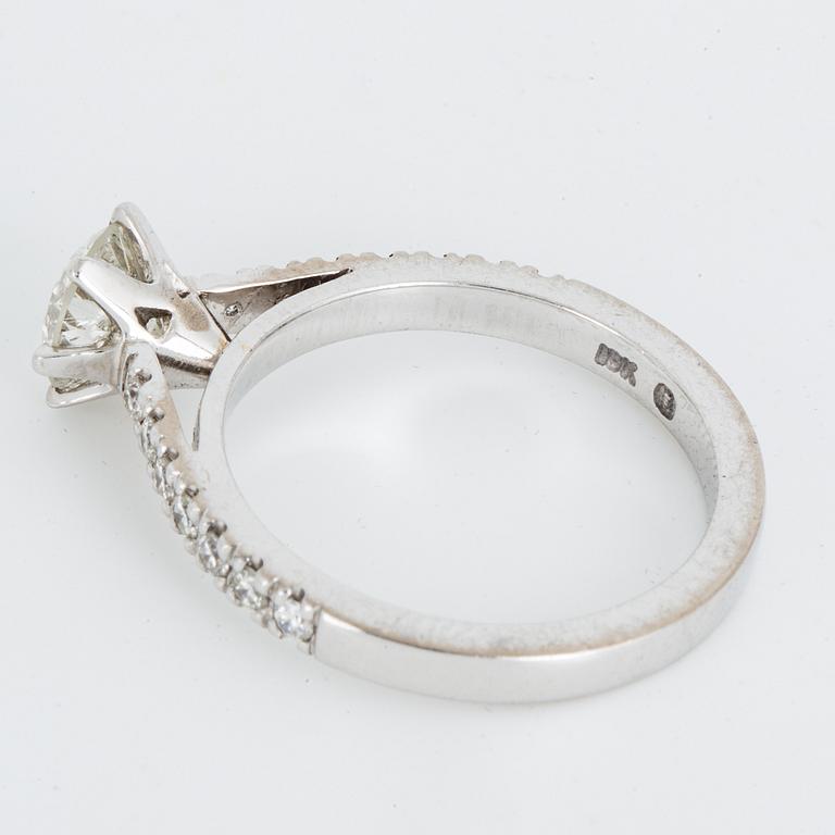 Circa 1.00 ct brilliant-cut diamond and circa 1.25 ct brilliant-cut diamond ring.