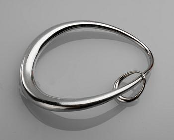 ARMRING, sterlingsilver, "Offspring", Jacqueline Rabun för Georg Jensen, Danmark, 2002. Vikt ca 46 g.